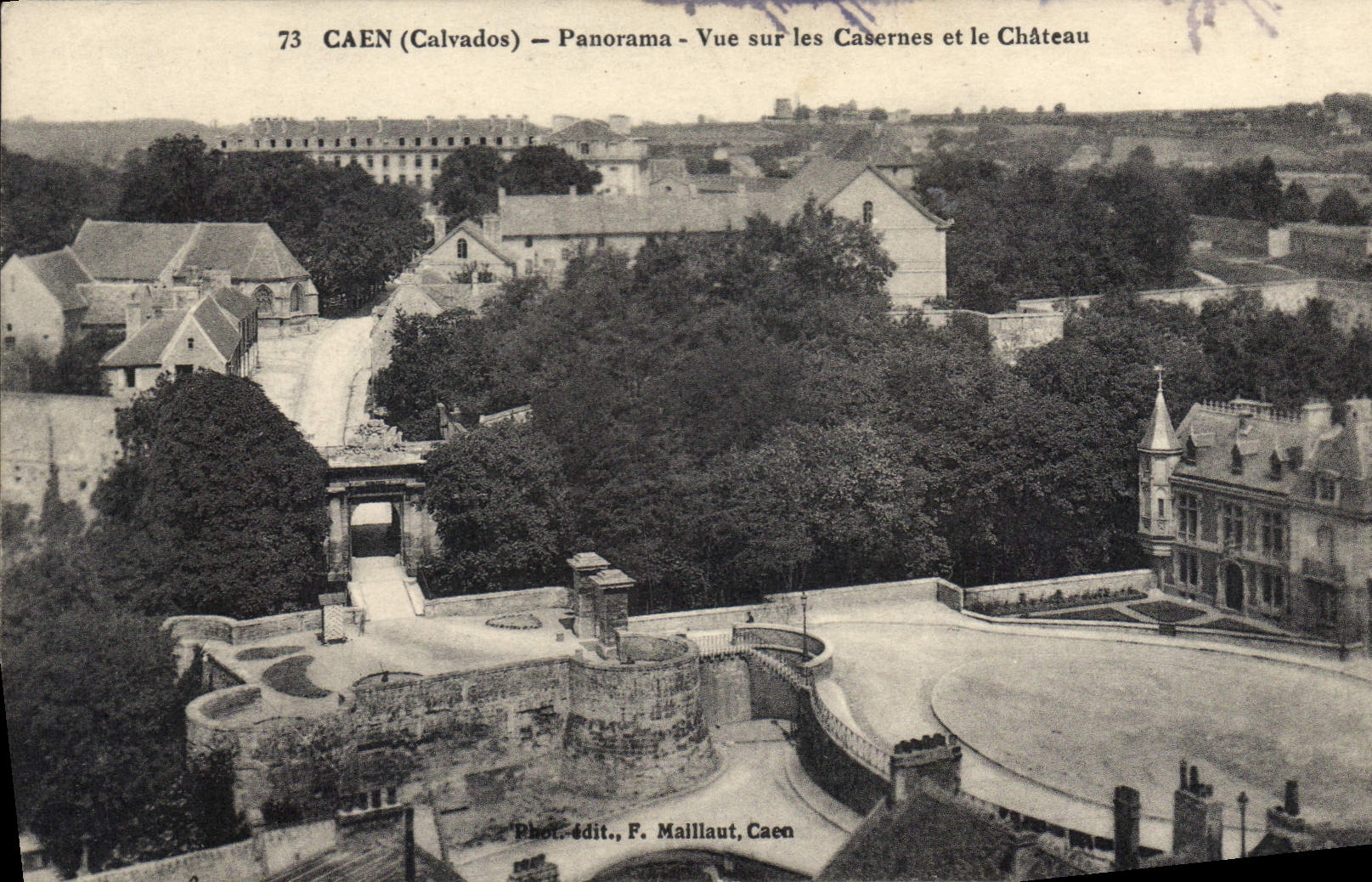 CPA Caen Calvados Panorama Vue sur les Casernes et le Chateau 