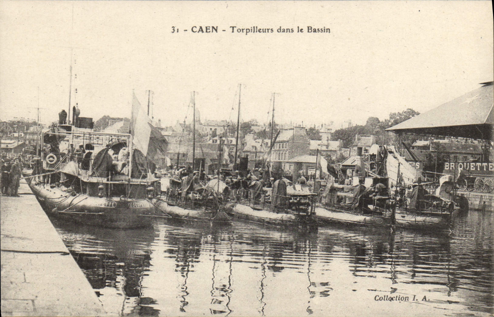 CPA Caen Torpilleurs dans le Bassin 
