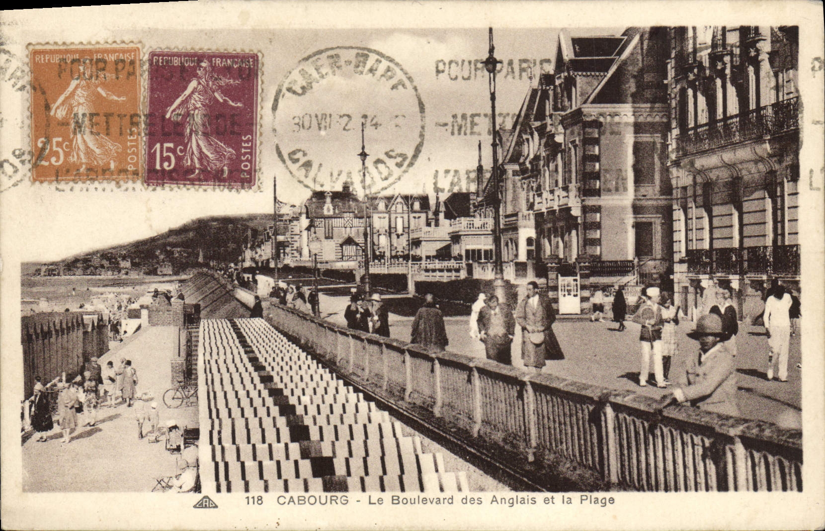 CPA Cabourg Le Boulevard des Anglais et la Plage