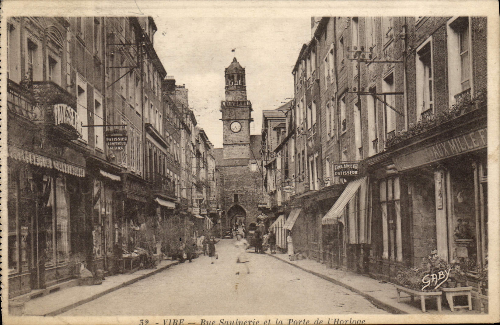 CPA Vire Rue Saulnerie et la Porte de l'Harloge