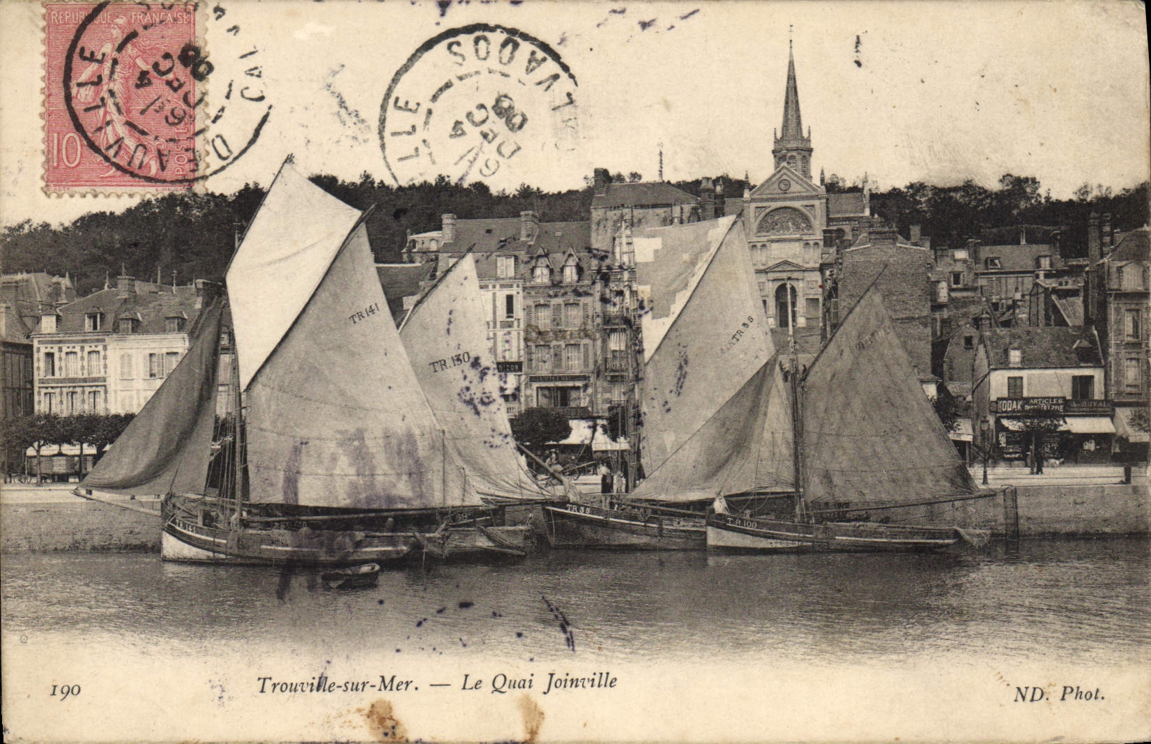 CPA Trouville sur Mer Le Quai Joinville