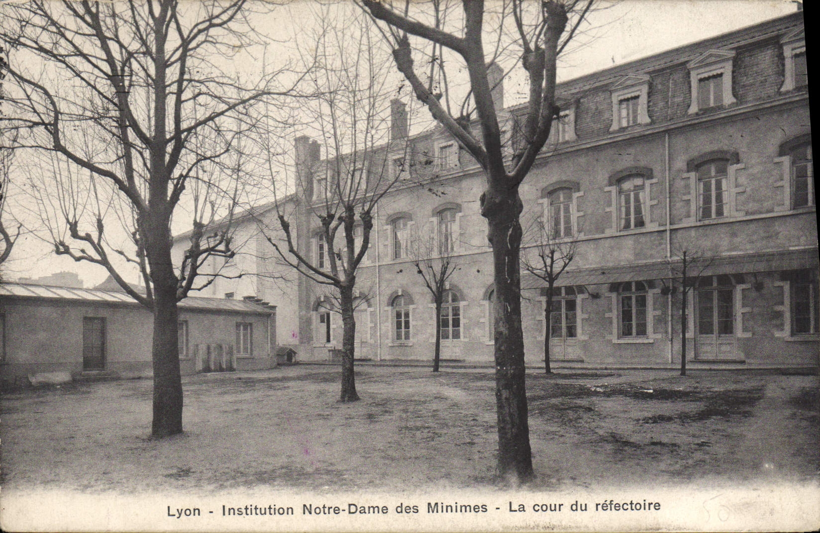 CPA Lyon Institution Notre Dame des Minimes La cour du refectoire 
