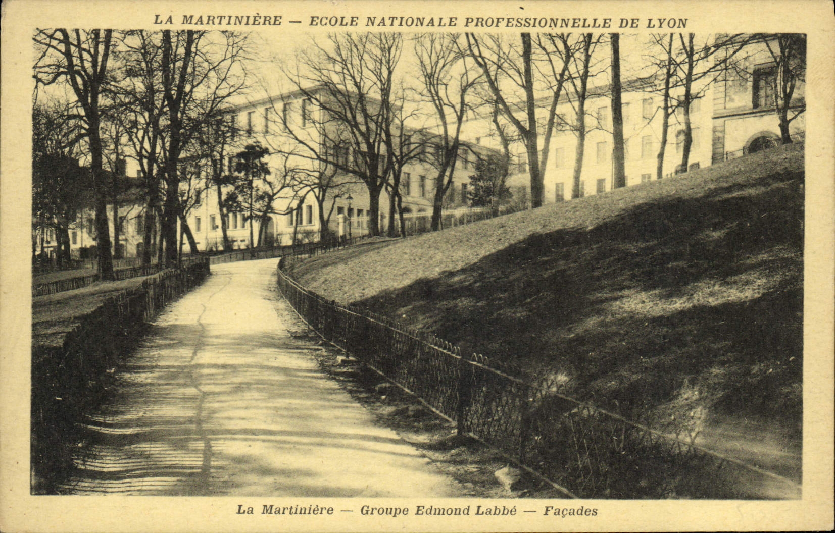 CPA La Martiniere Groupe Edmond Labbe Facades 