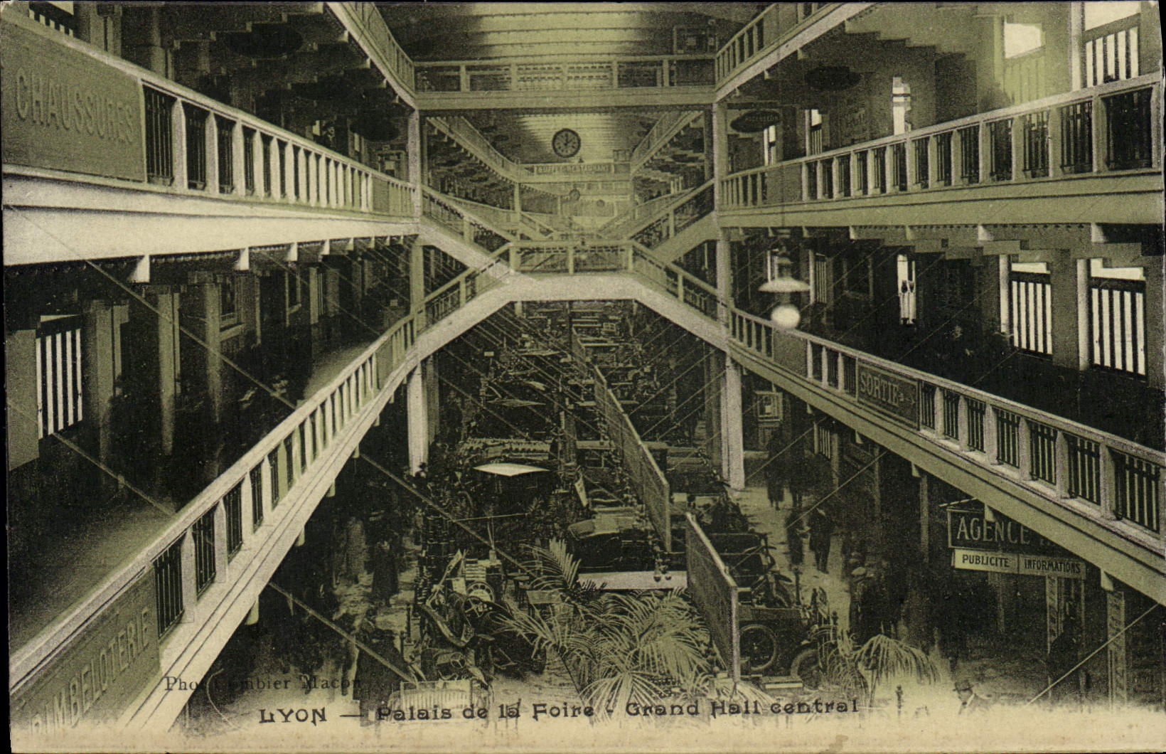 CPA Lyon Palais de la Foire Grand Hall central
