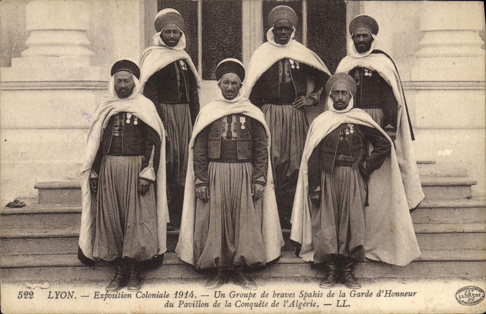 CPA Lyon Exposition Coloniale 1914 spahis