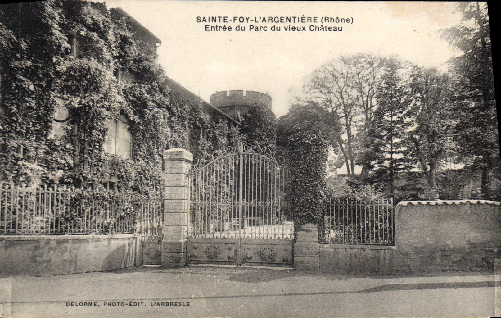 CPA Sainte Foy l'Argentierre Rhone Entree du Parc du vieux Chateau 