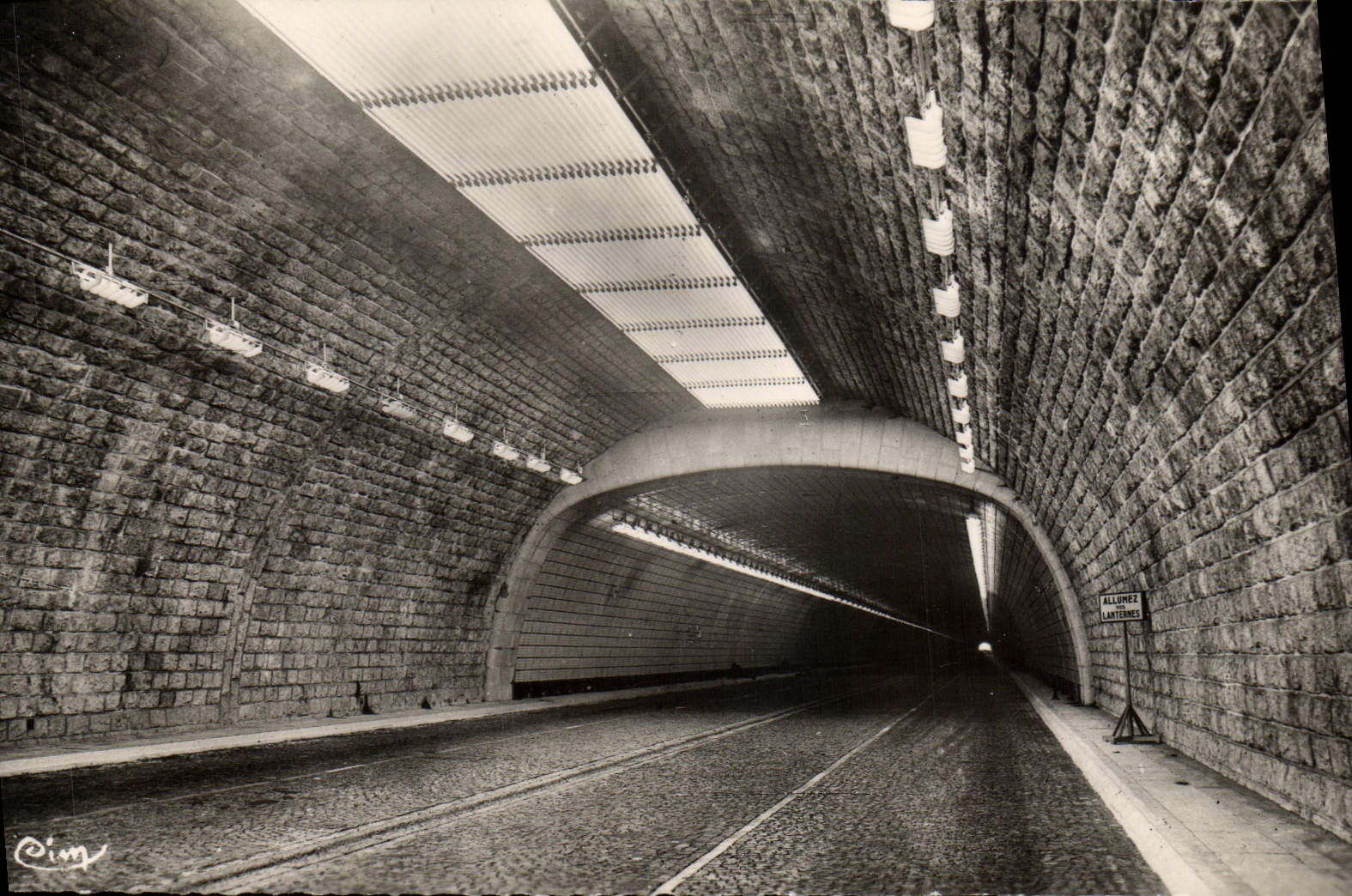 CPA Lyon Rhone Entree Tunnel Lyon Vaise 