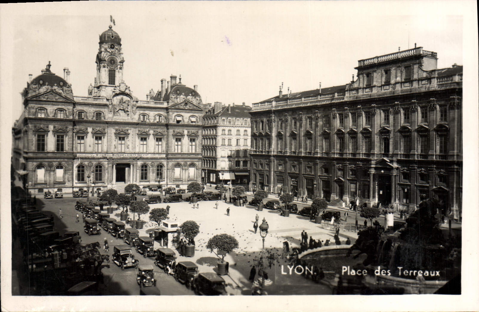 CPA Lyon Place du Terreaux 