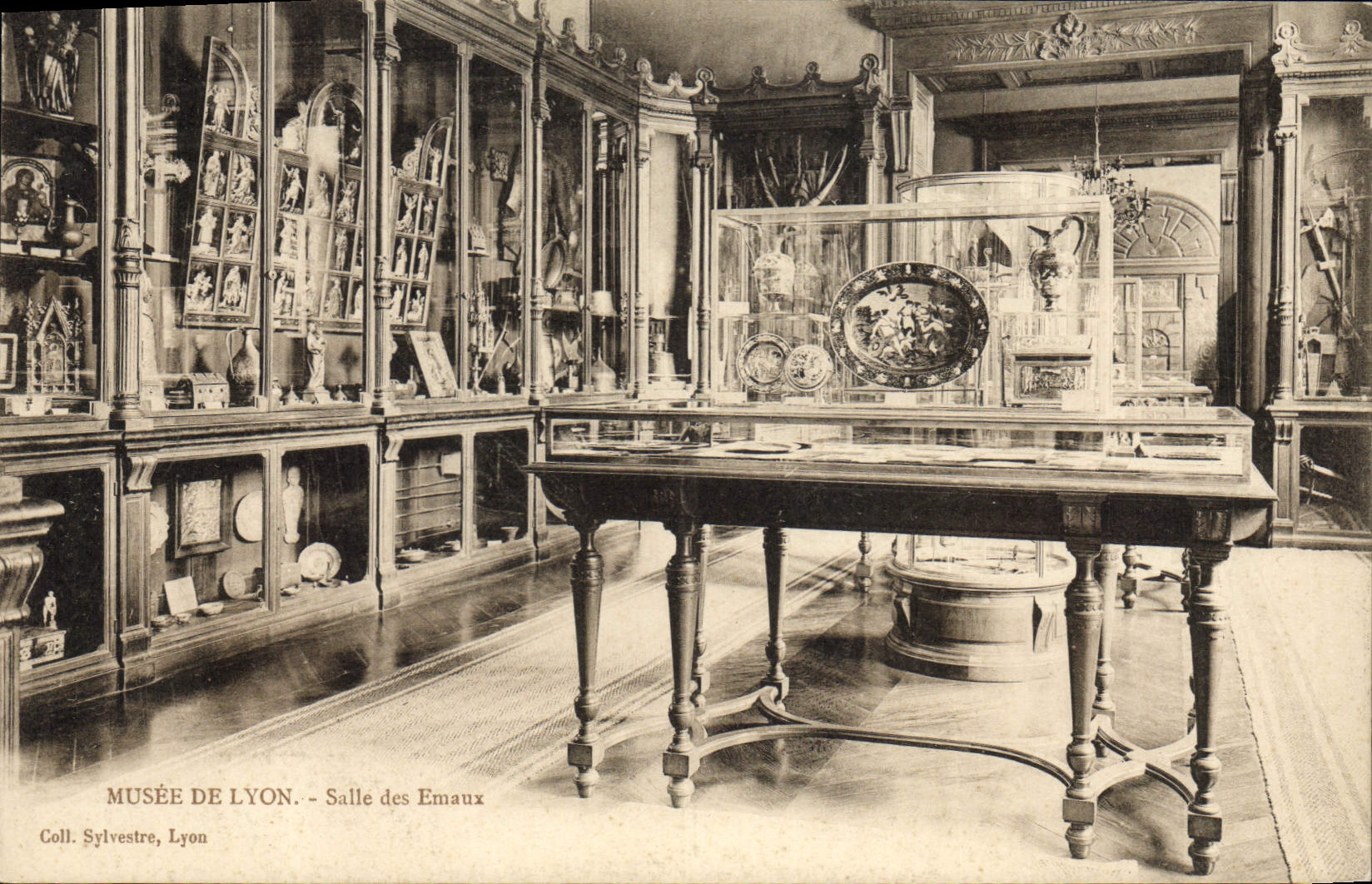 CPA Musee de Lyon Salle des Emaux 