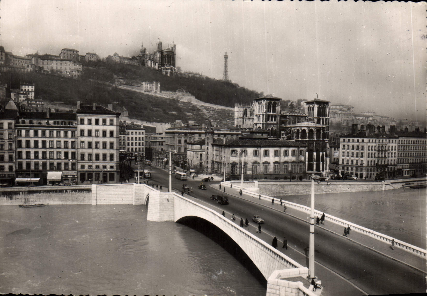 CPSM Lyon Le Pont Tilsitt et la Colline de Fourviere