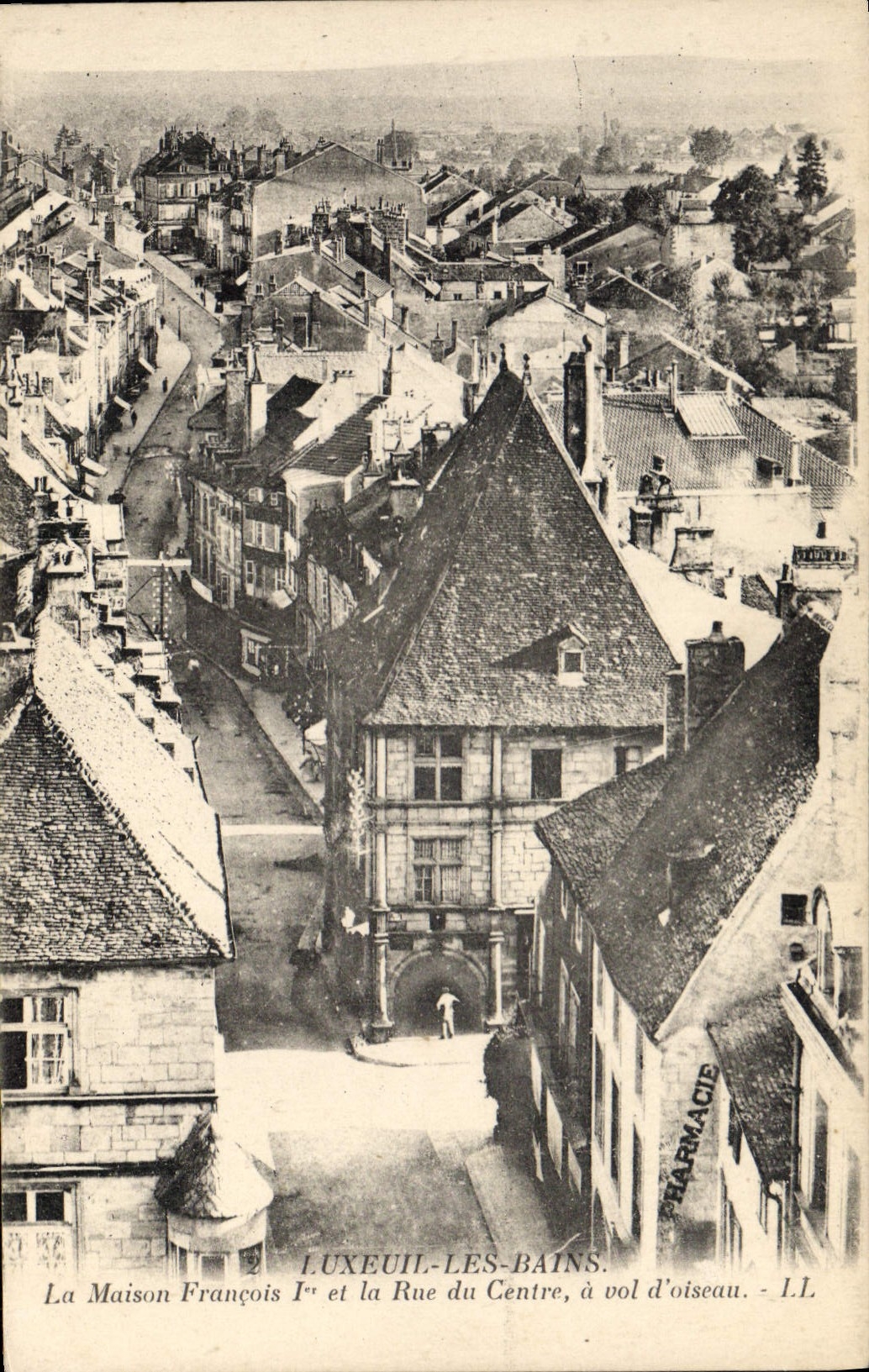 CPA Luxueil les Bains La Maison Francois 1st et la Rue du Centre