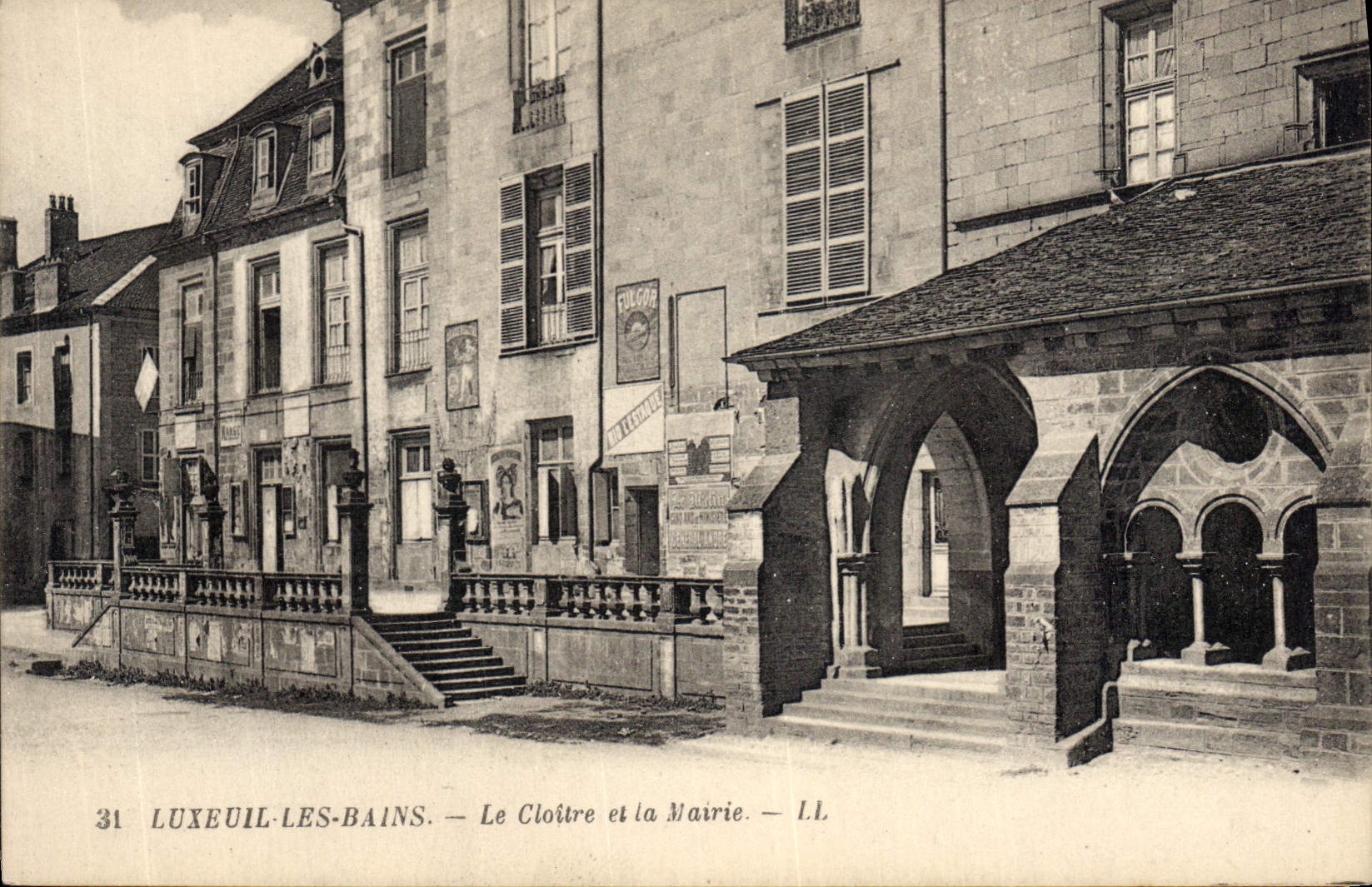 CPA Luxeuil les Bains Le Cloitre et la Mairie