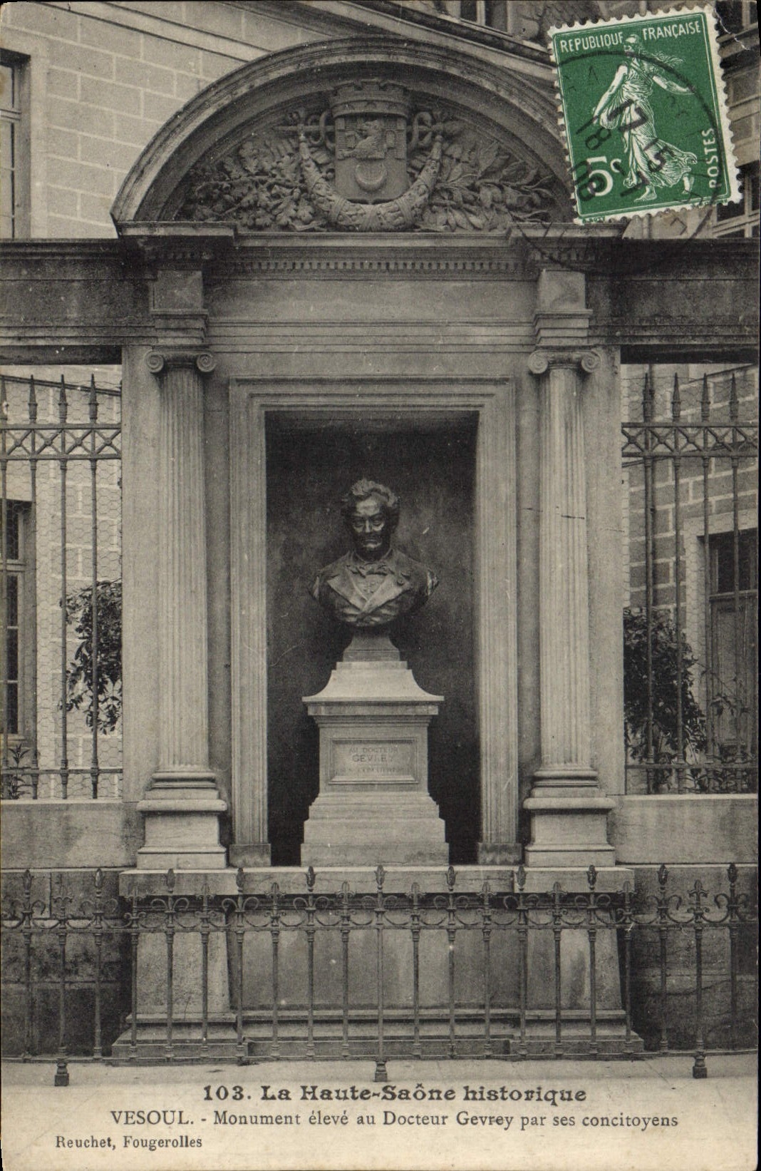 CPA Vesoul Monument eleve au Docteur Gevrey par ses concitoyens