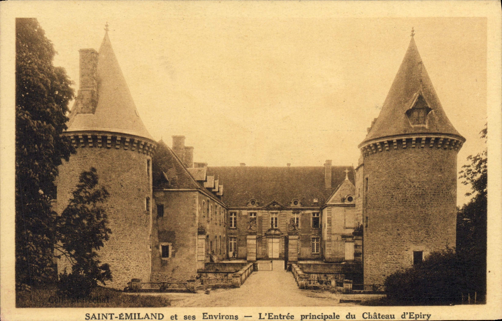 CPA Saint Emiland et ses Environs L'Entree du Chateau d'Epiry 