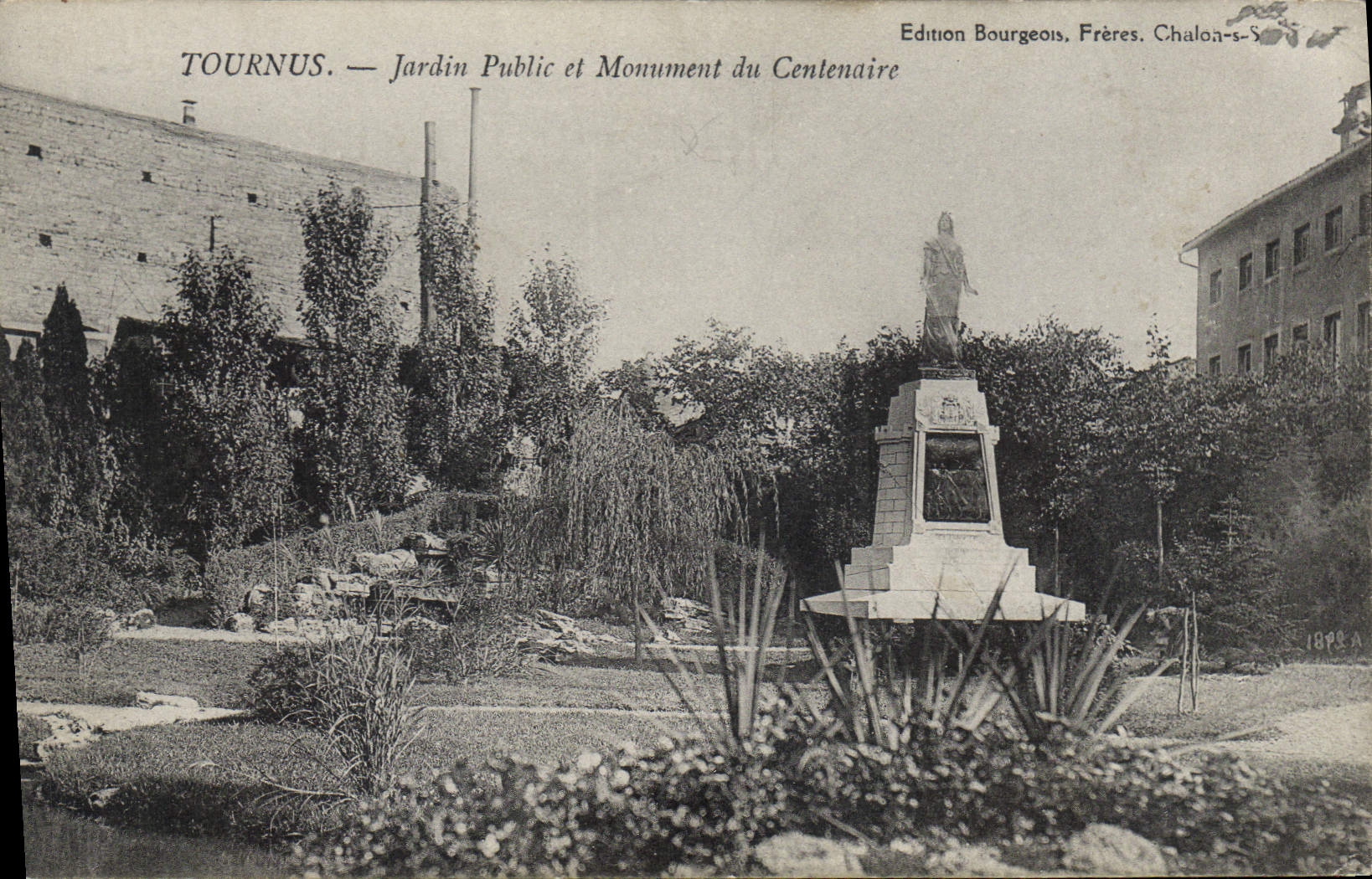 CPA Tournus Jardin Public et Monument du Centenaire