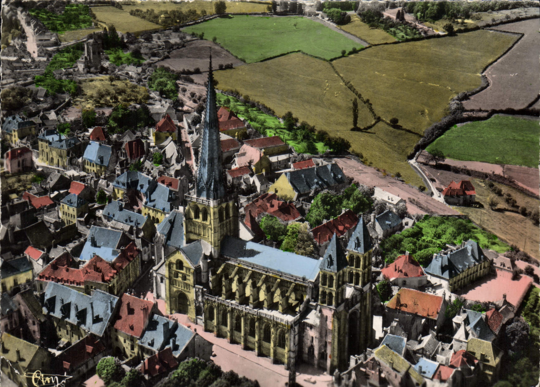 CPSM Autun Cue aerienne sur la Basilique 