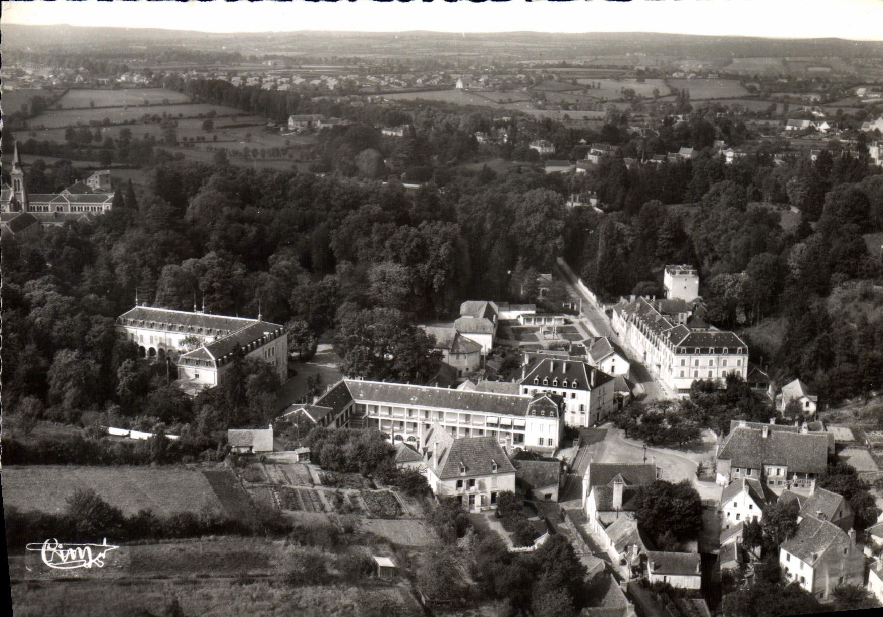 CPSM Bourbon Lancy Thermal S et L Quartier Thermal 