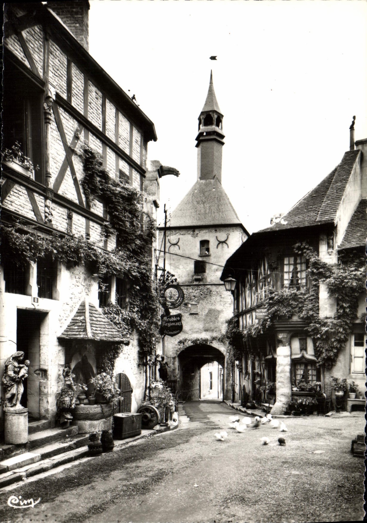 CPSM Bourbon Lancy Thermal S et L Le Beffroi et la Maison de Bois 