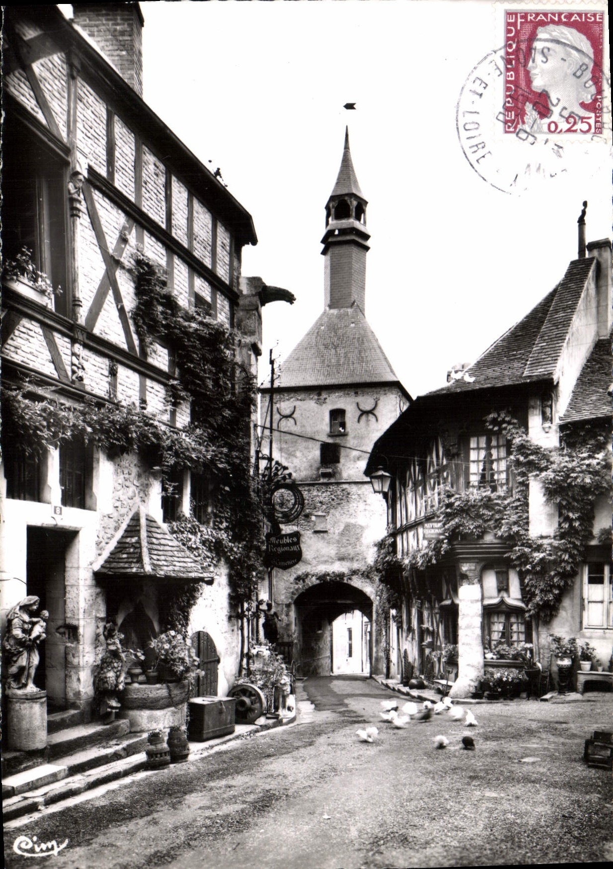 CPSM Bourbon Lancy Thermal S et L Le Beffroi et la Maison de Bois 