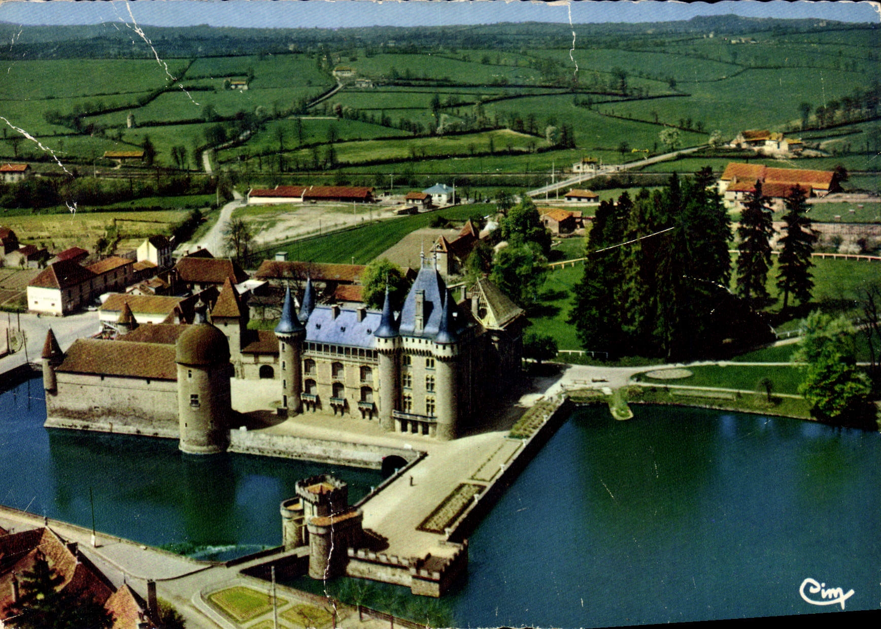 CPSM La Clayette Vue aerienne Le Chateau 