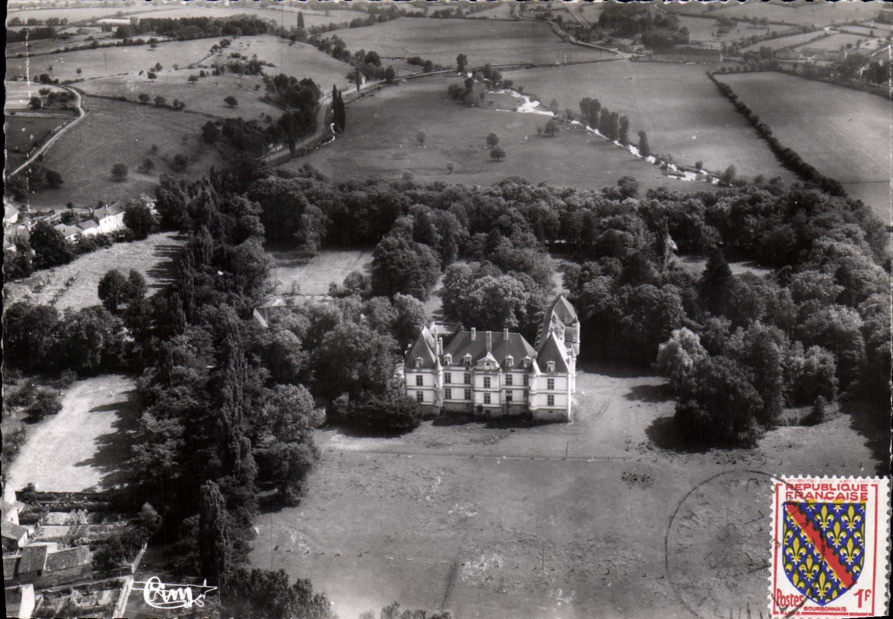 CPSM Cormatin S et L Vue aerienne du Chateau 