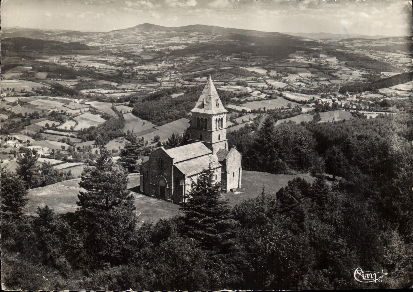 CPSM Montagne de Dun S et L Vue aerienne et la Chapelle