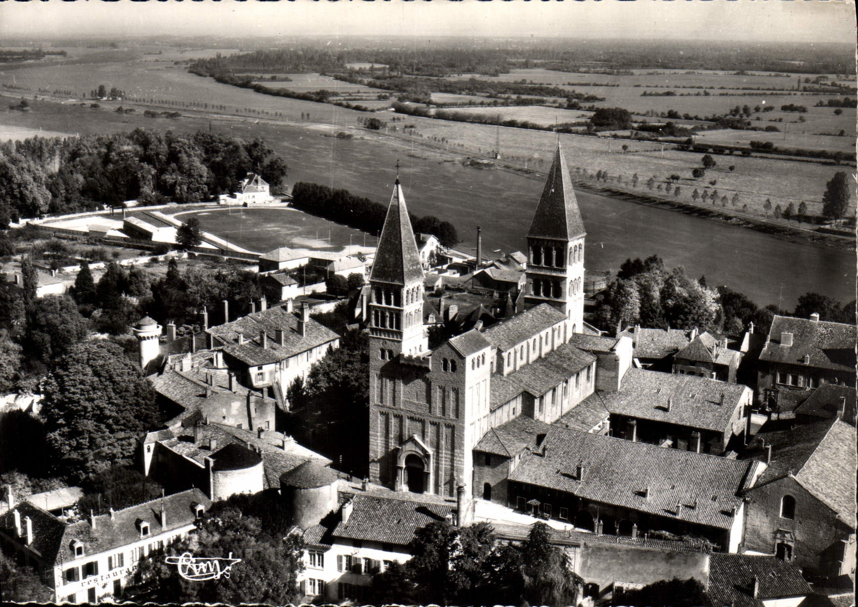 CPSM Tournus S et L L'Eglise St Philibert 