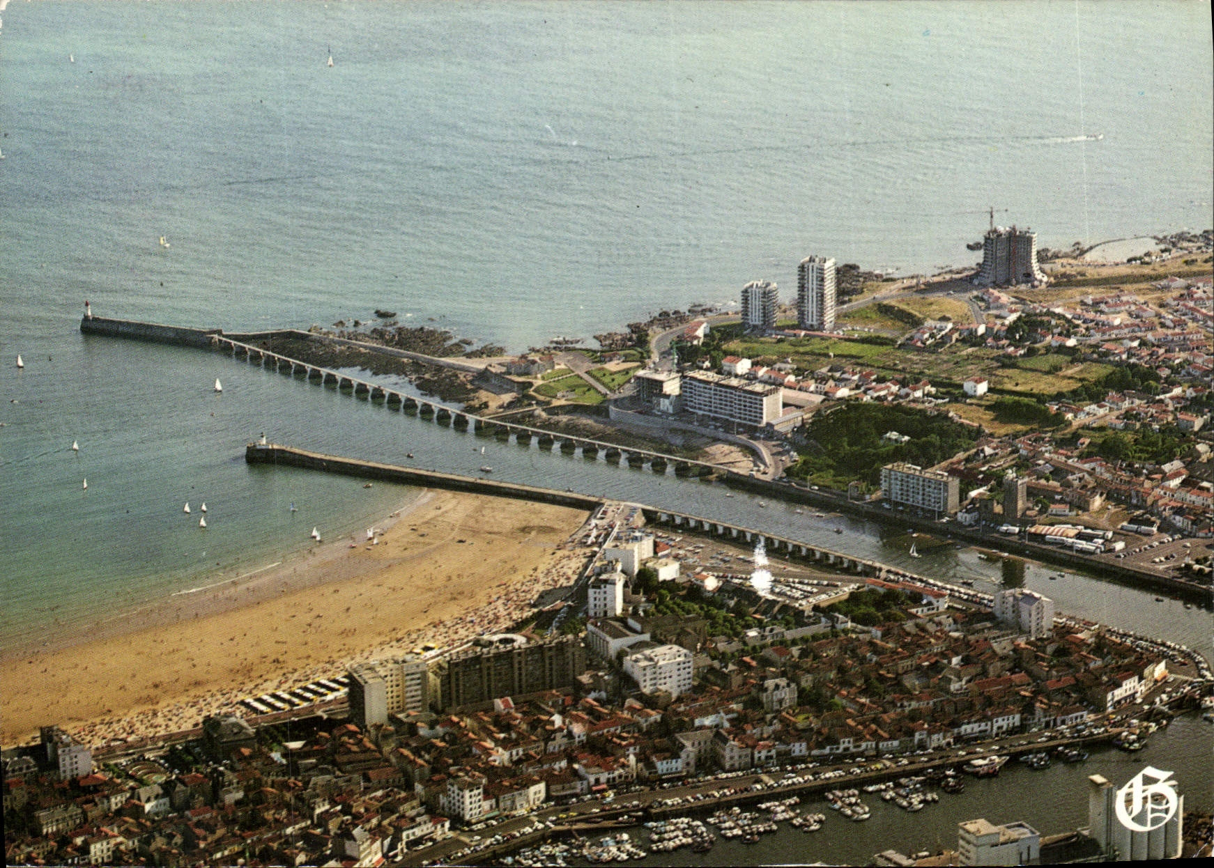 CPSM LES SABLES D'OLONNE Entree du Port et la Chaume 