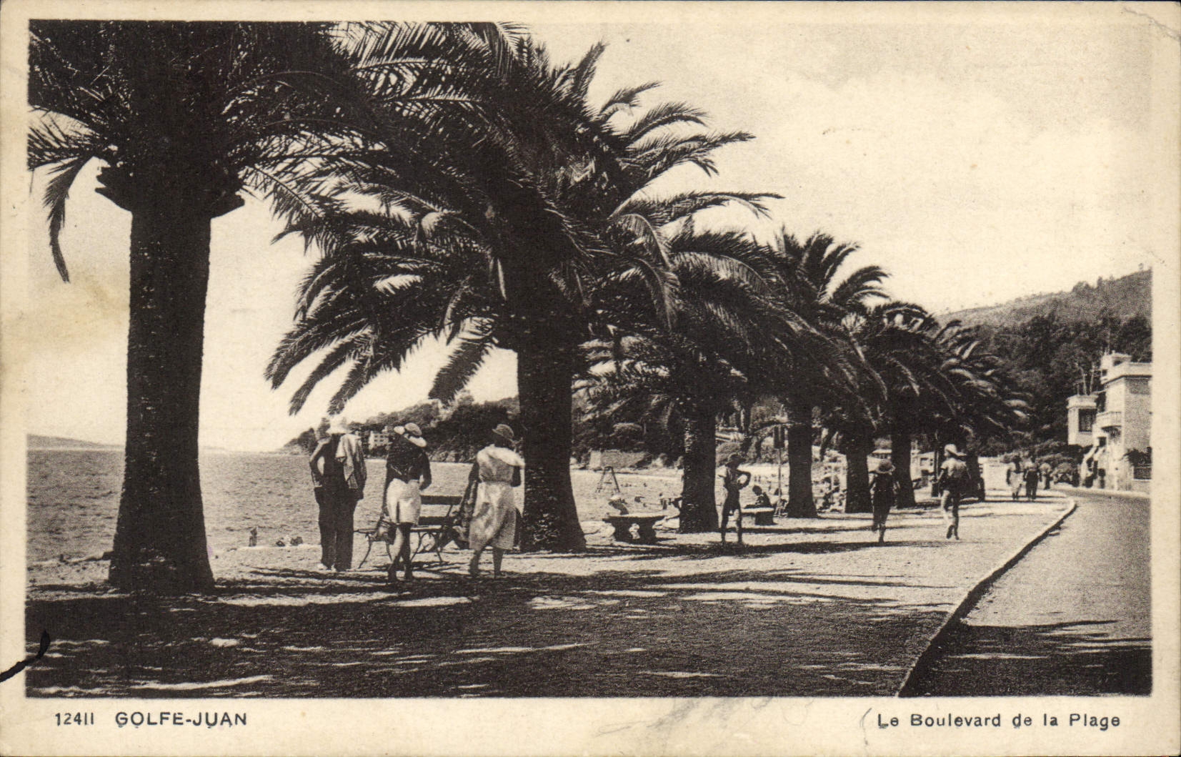 CPA GOLFE JUAN Le Boulevard de la Plage