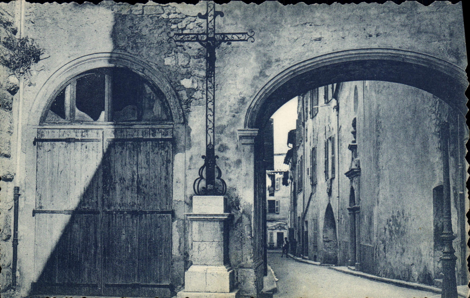 CPA ANTIBES Une vieille rue