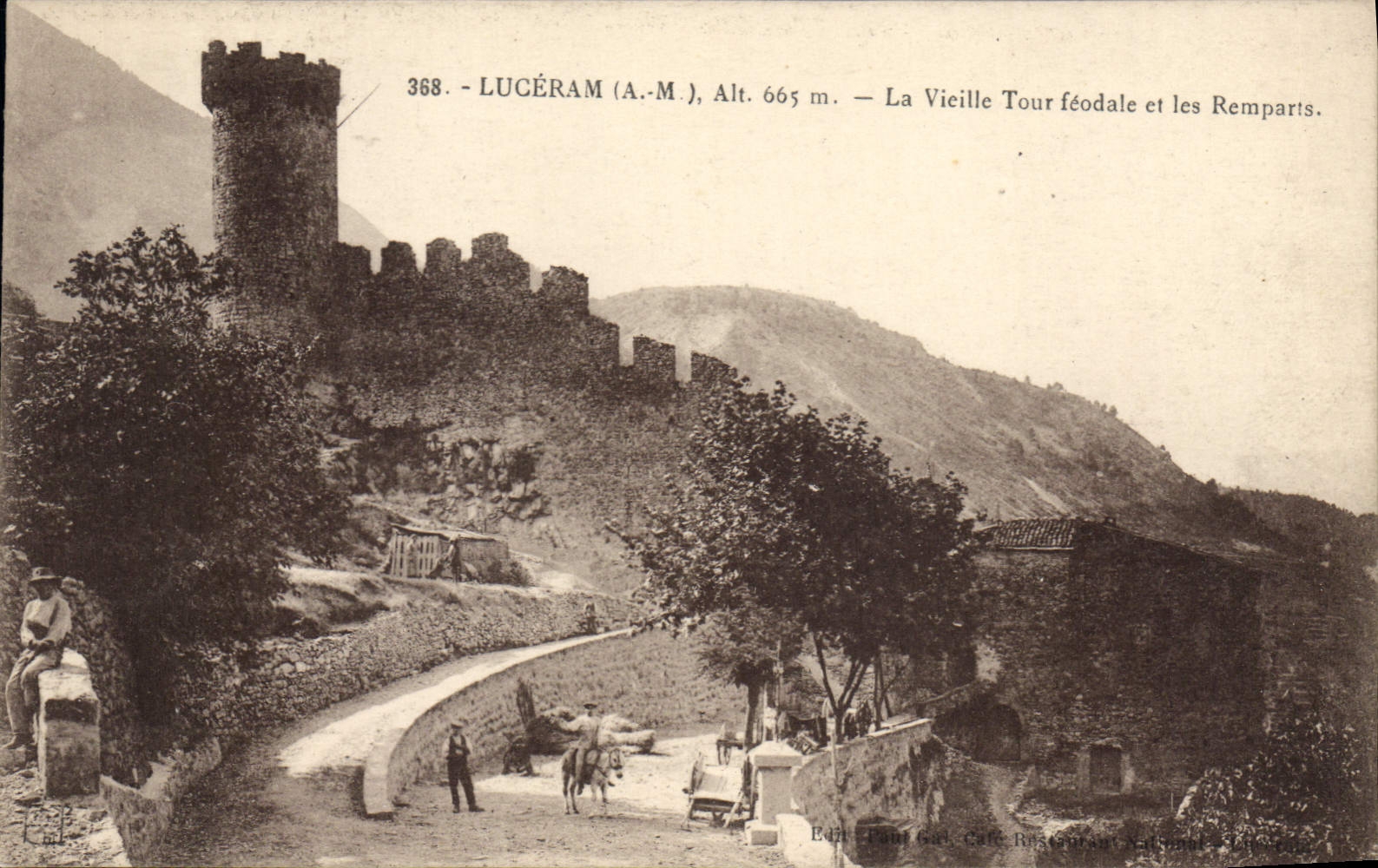 CPA LUGERAM La Vieille Tour feodale et les Remparts