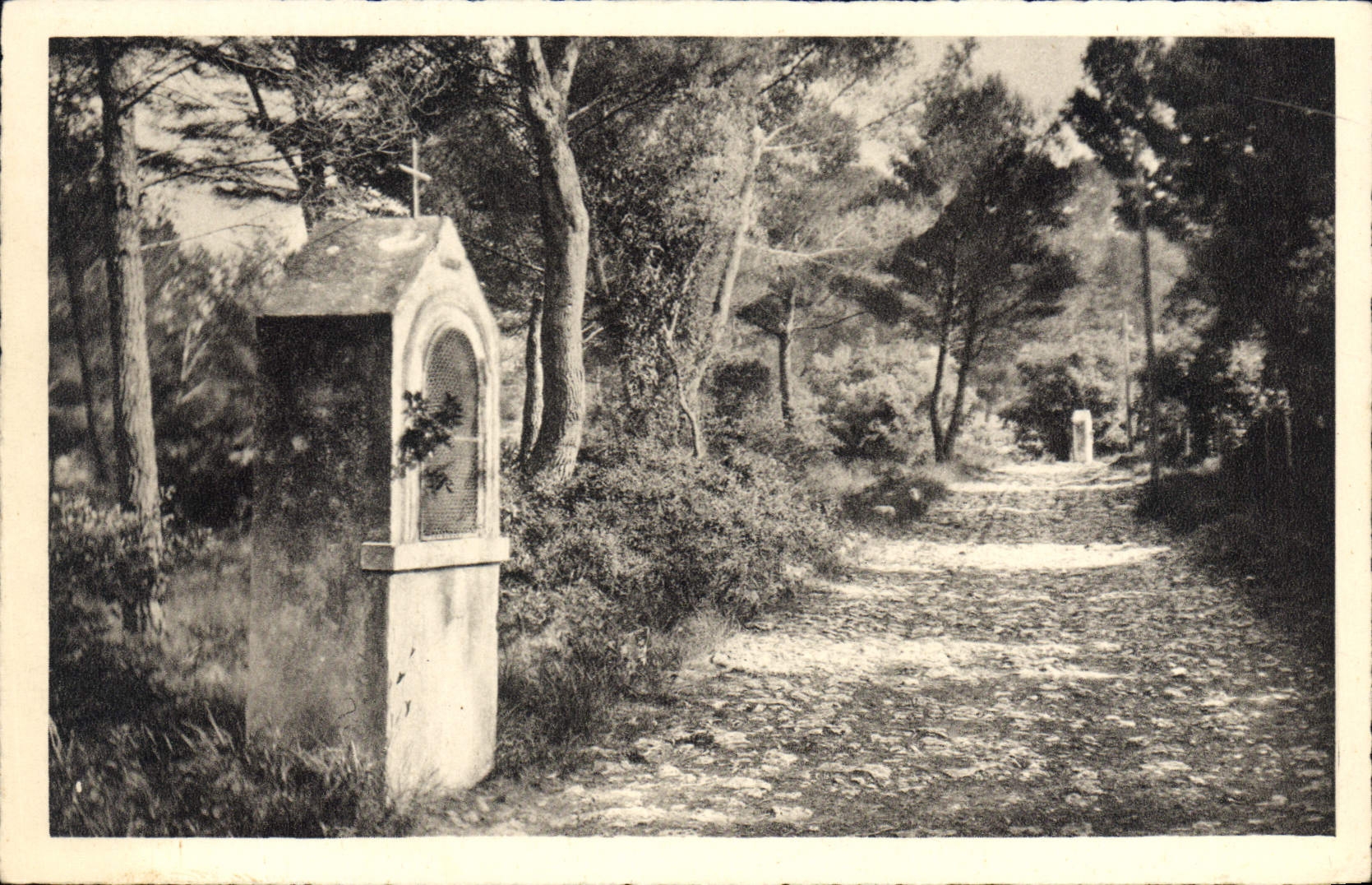 CPA Cap d'Antibes chemin du calvaire a la groupe