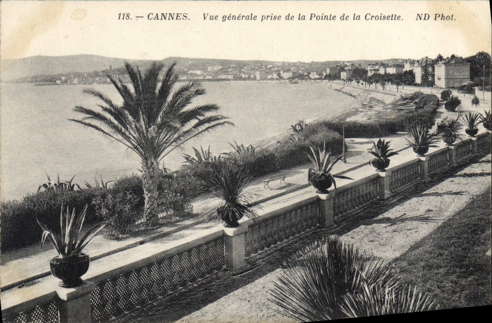 CPA CANNES Vue generale prise de la Pointe de la Croisette