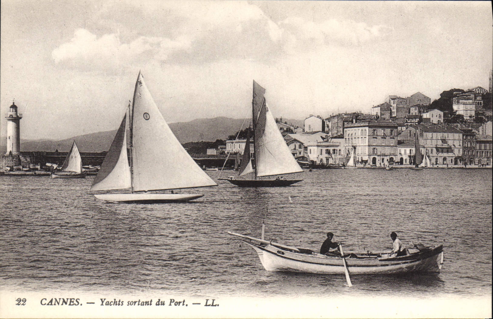 CPA CANNES yachts sortant du port 