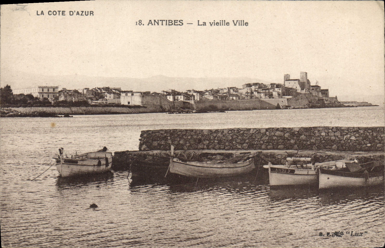 CPA La cote d’azur Antibes la vieille ville 