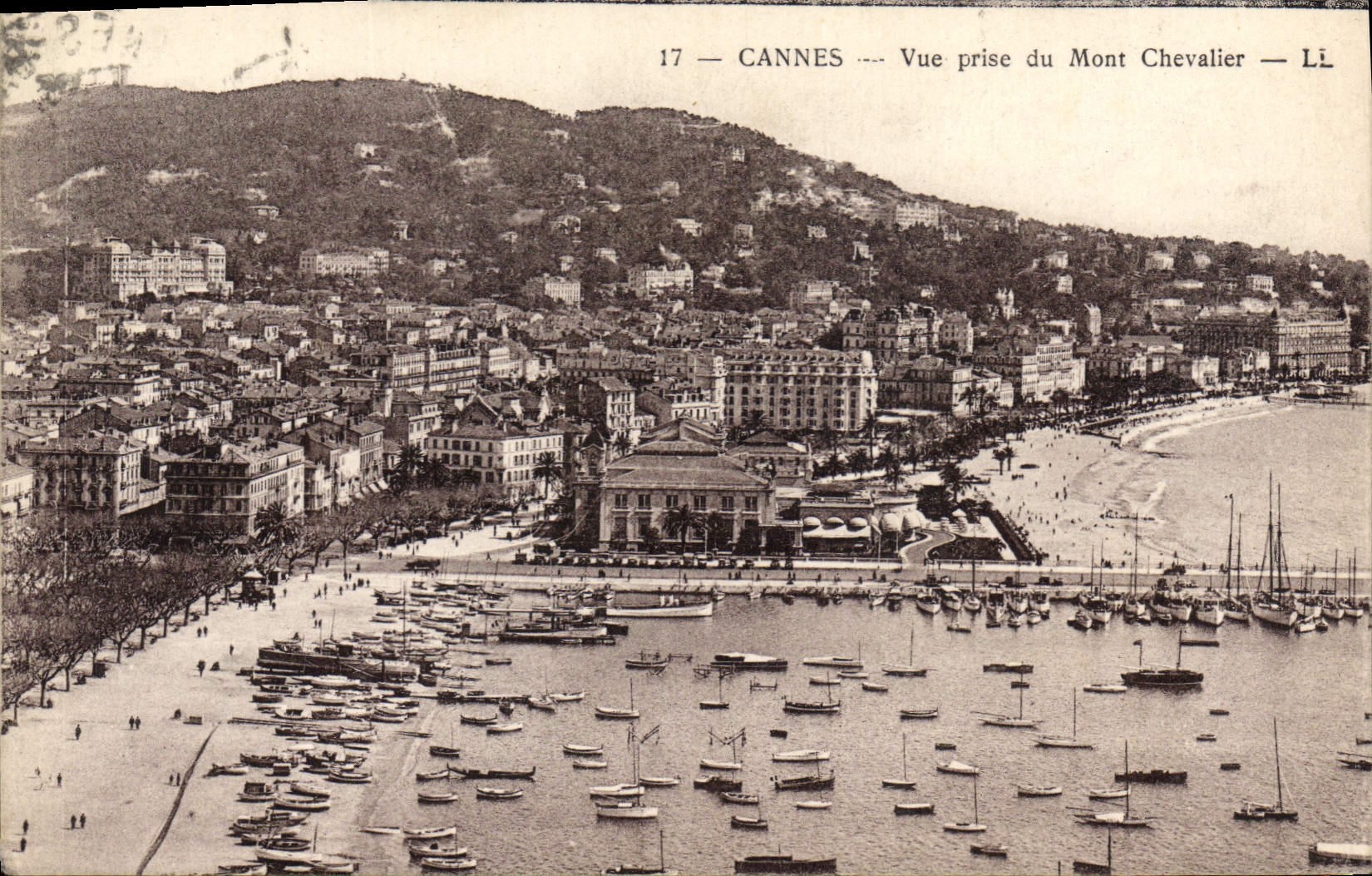 CPA CANNES vue prise du mont chevalier 