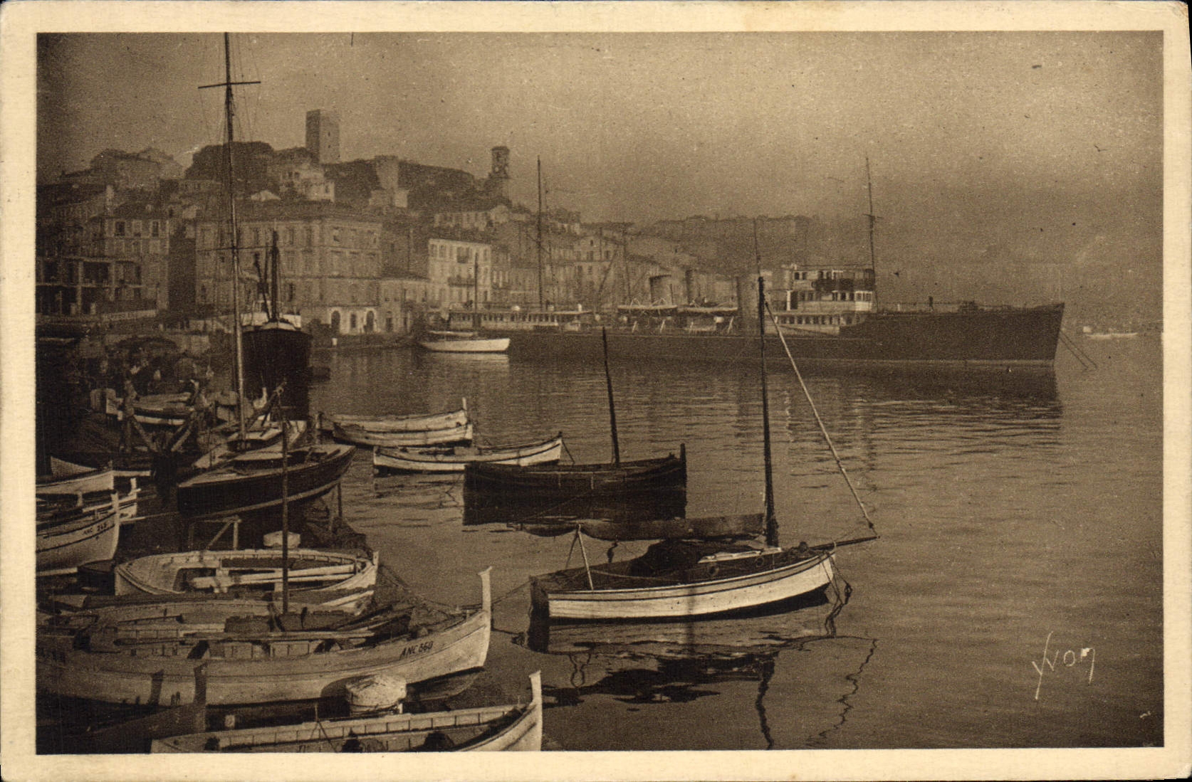 CPA CANNES le Port le mont chevalier 