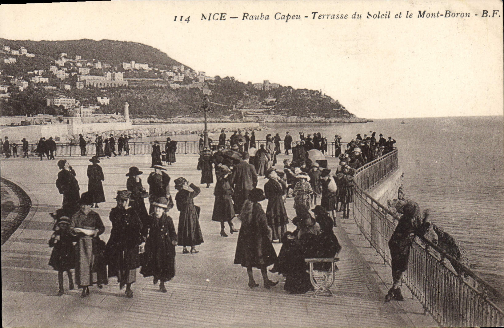 CPA NICE rauba capeu terrasse du soleil et le mont boron