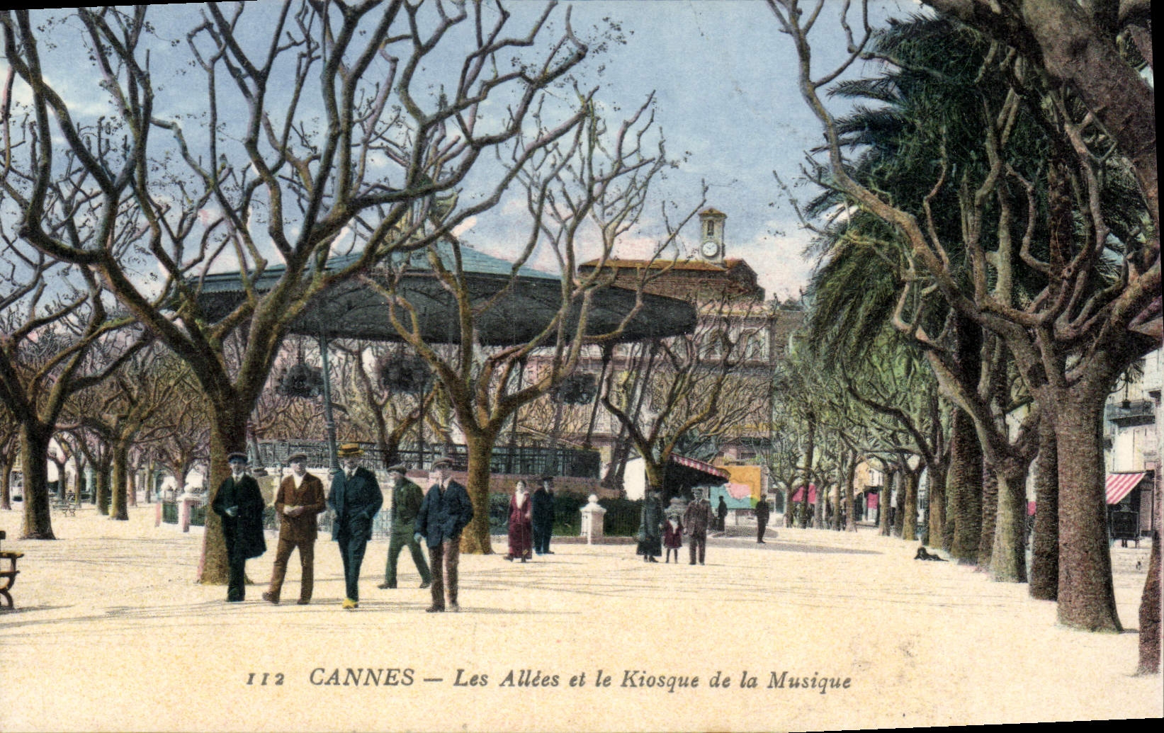 CPA Cannes les Allees et le Kiosque de la Musique 