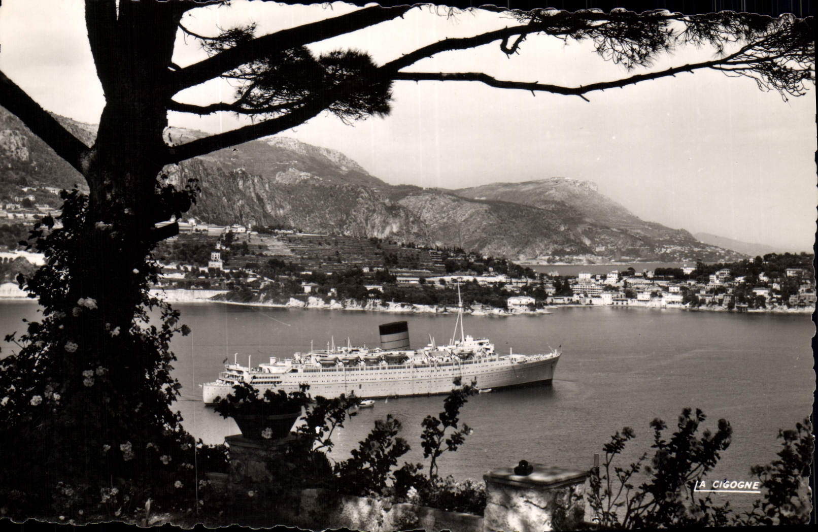 CPA Villefranche sur mer Navire a l'ancre en rade de villefranche