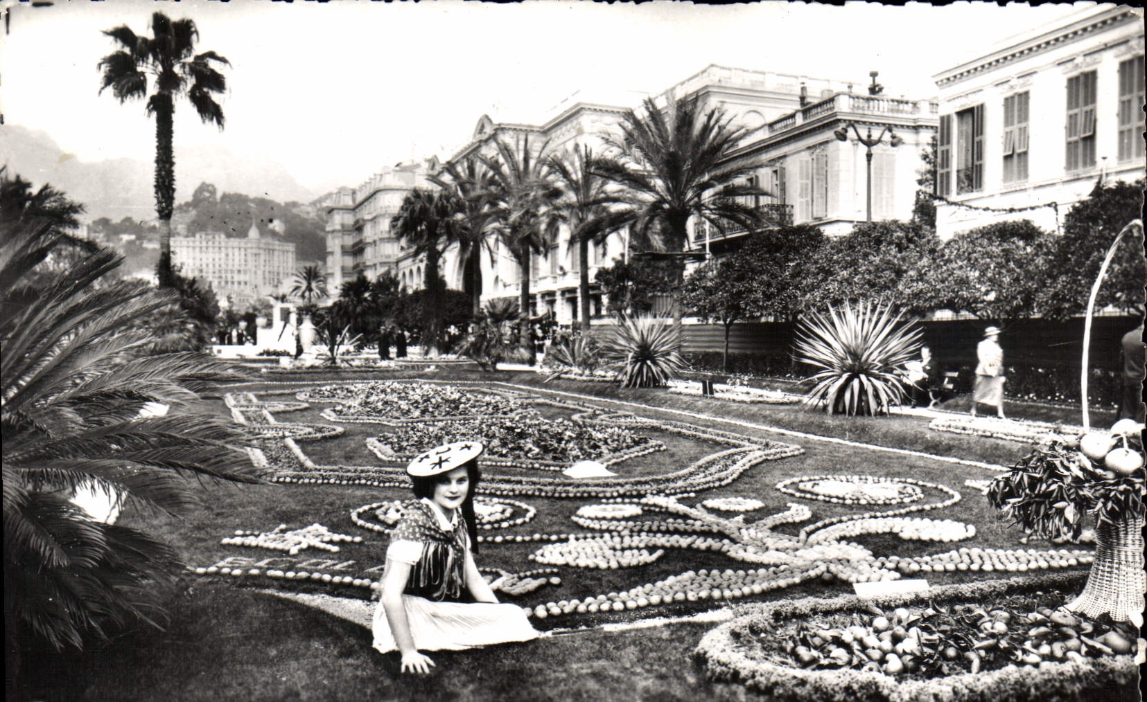 CPA Menton les jardins pendant les fetes du citron