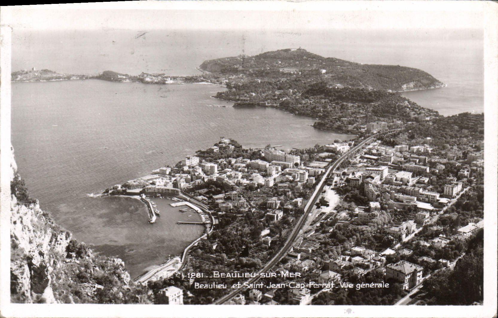 CPA Beaulieu sur Mer Beaulieu et Saint Jean Cap Ferrat vue generale