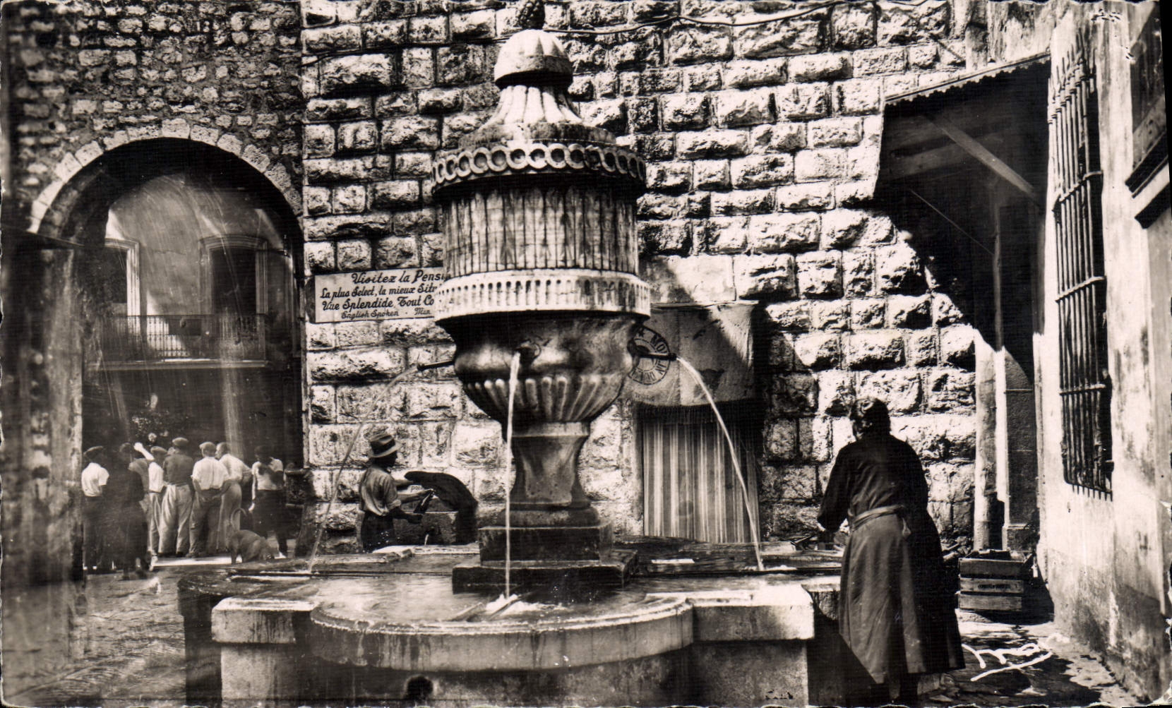 CPA La Cote d'Azur Vense la Jolie La Fontaine du Peyra