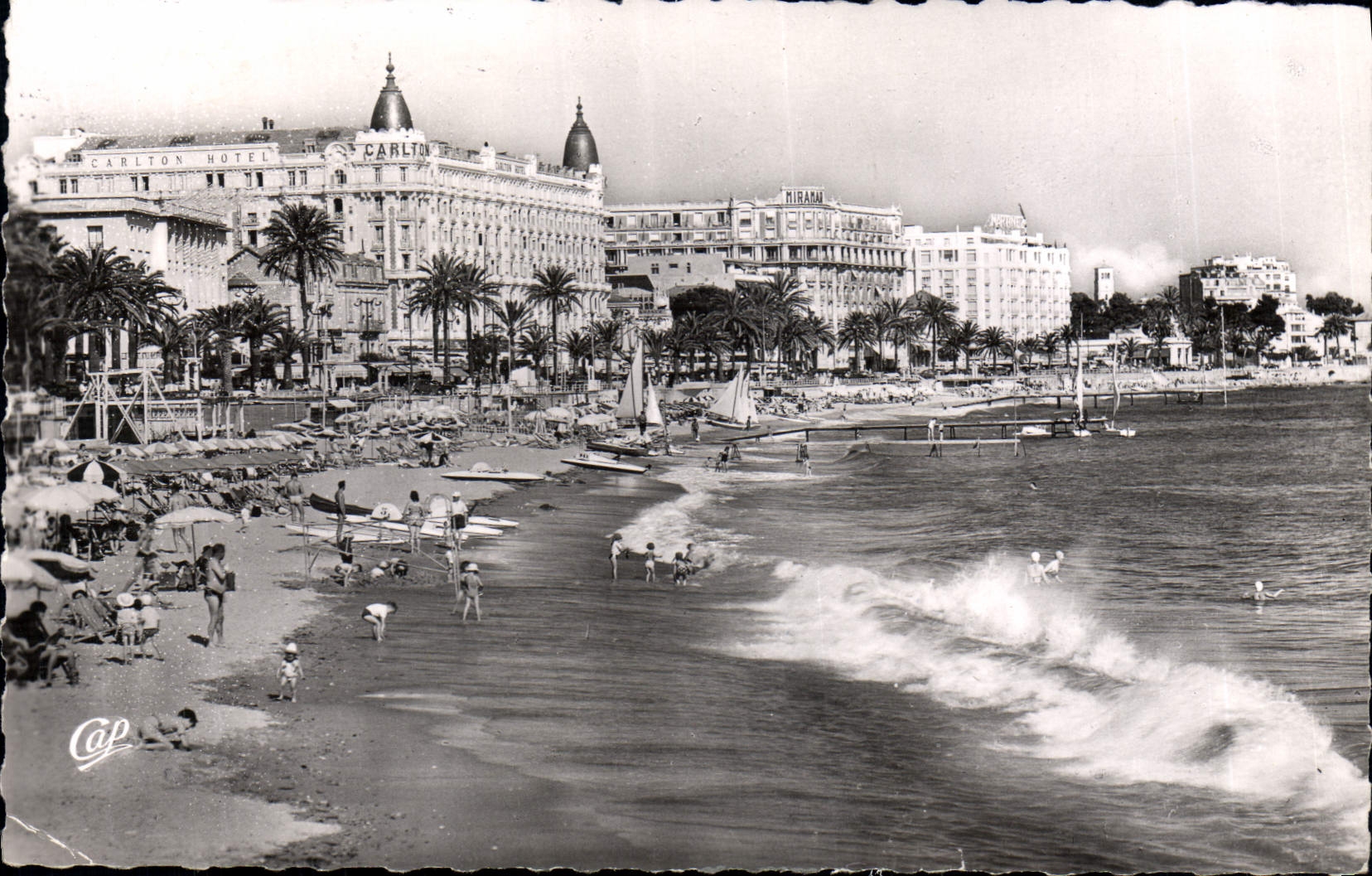 CPA Cannes La Croisette et la plage 