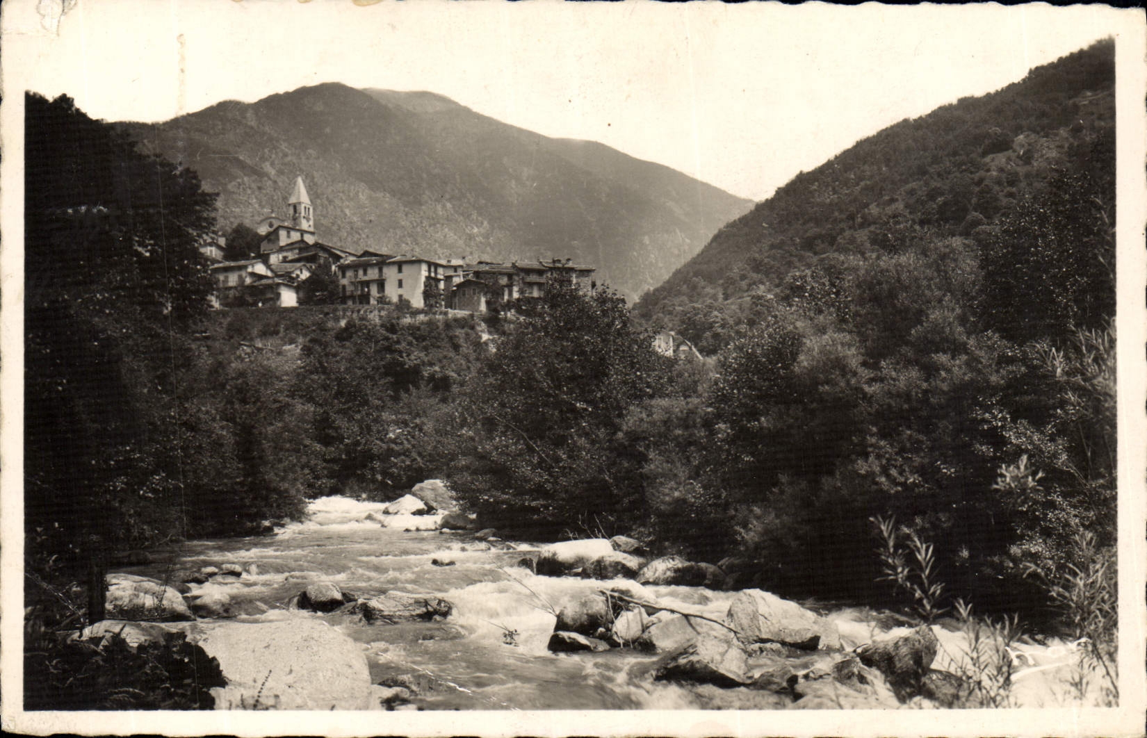 CPA La Suisse Nicoise St Martin Vesubie Vue generale