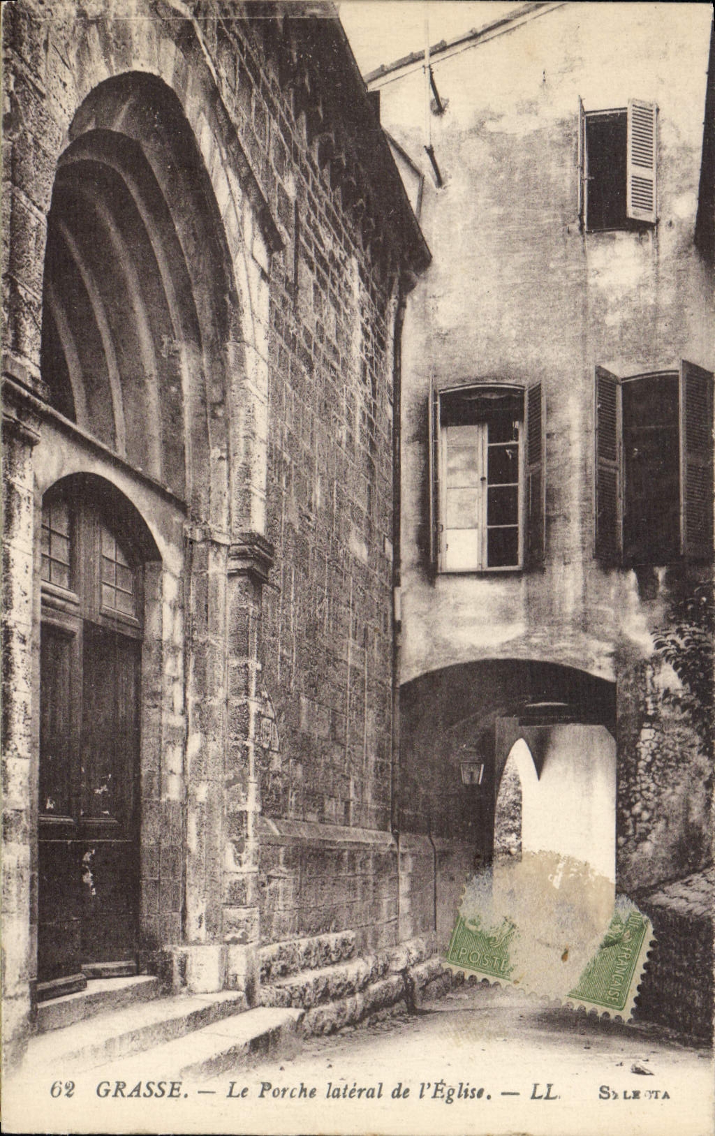 CPA Grasse Le Porche lateral de l'Eglise 
