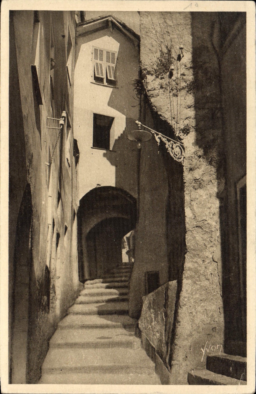 CPA Roquebrune Rue de Chateau
