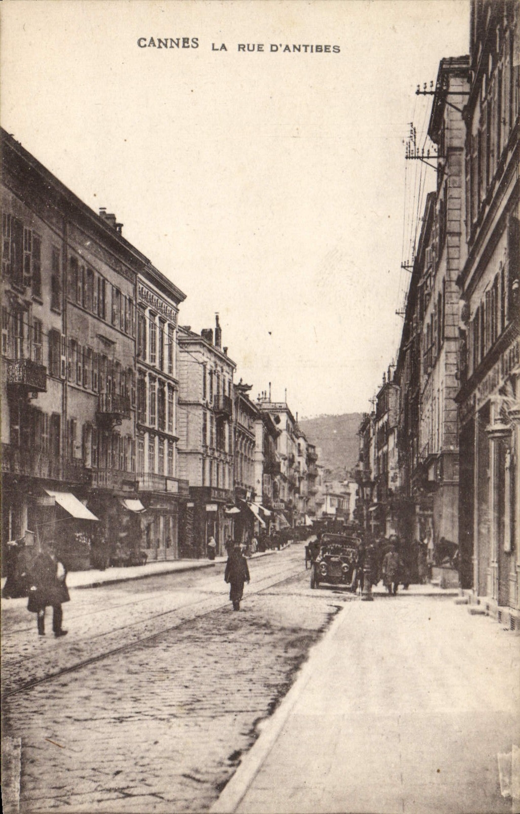 CPA Cannes La Rue d'Antibes 