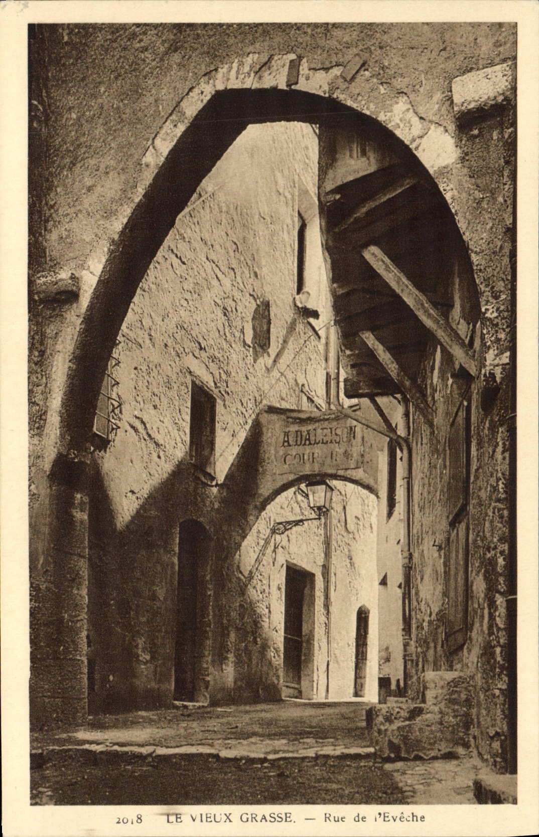 CPA Le Vieux Grasse Rue de Eveche 
