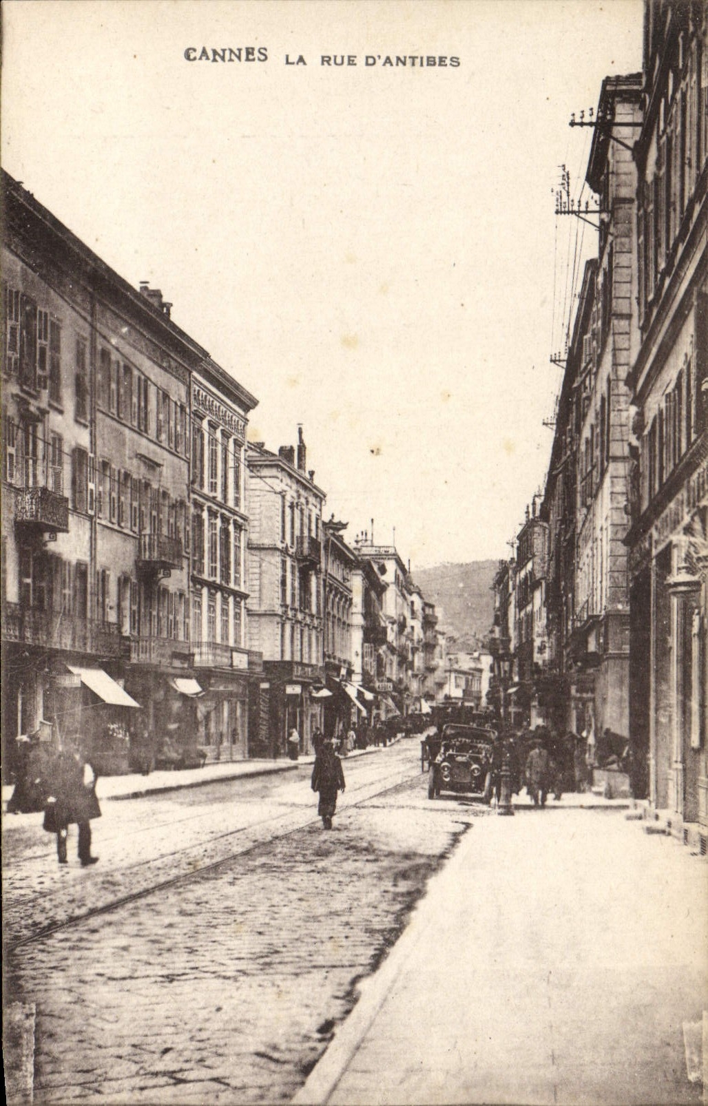 CPA Cannes la rue d'Antibes 